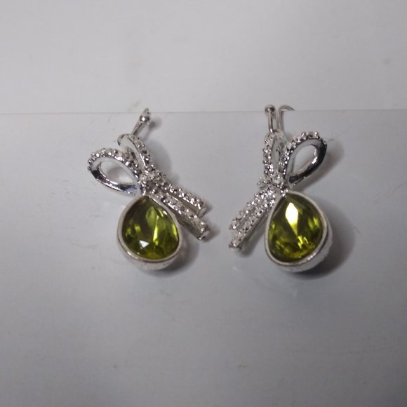 Vintage Green NRT Dangle Earrings - Picture 6 of 15